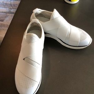 J/Slides NYC athleisure shoes size 7.5